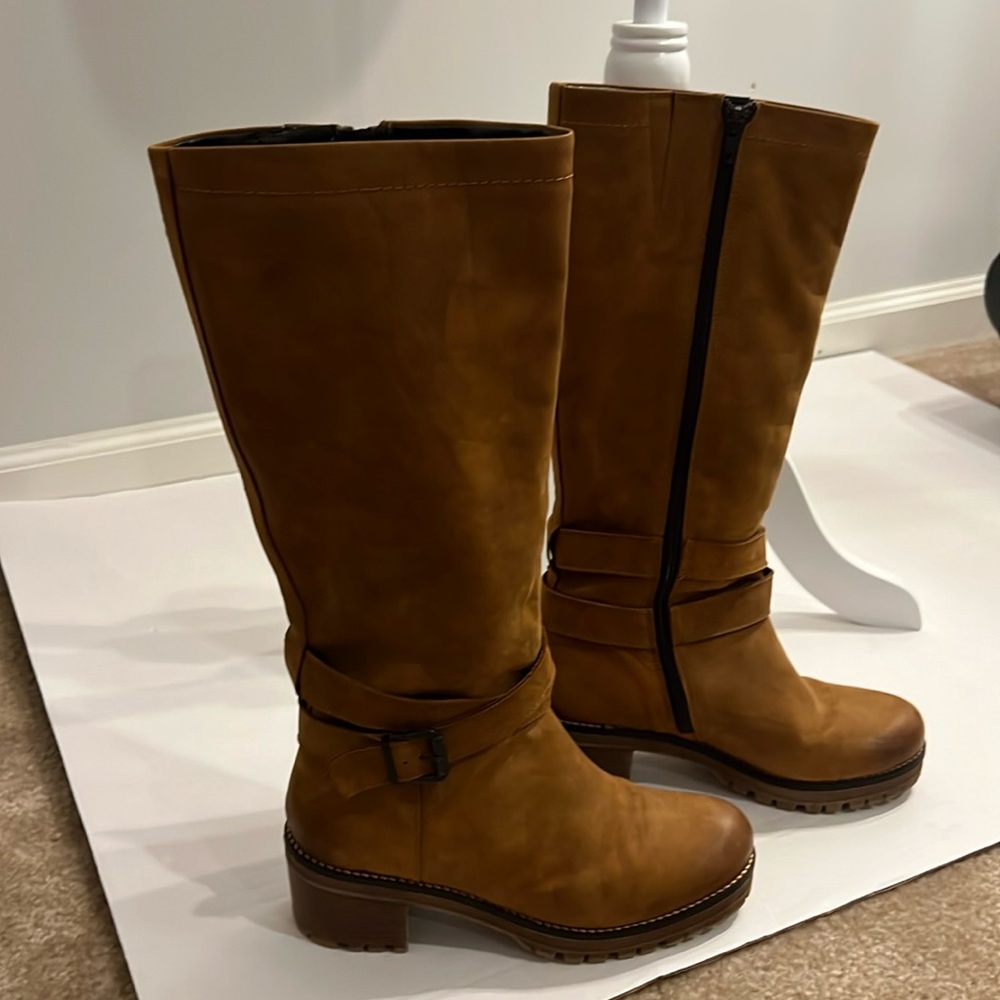 Coach and Four Leather Camel Size 8.5 Excellent Condition Calf boots